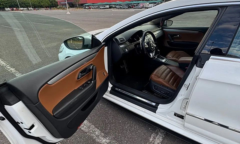 Volkswagen Passat Cc...