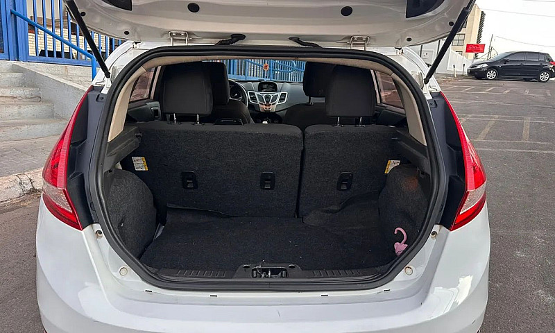 Ford Fiesta Se 1.6 1...