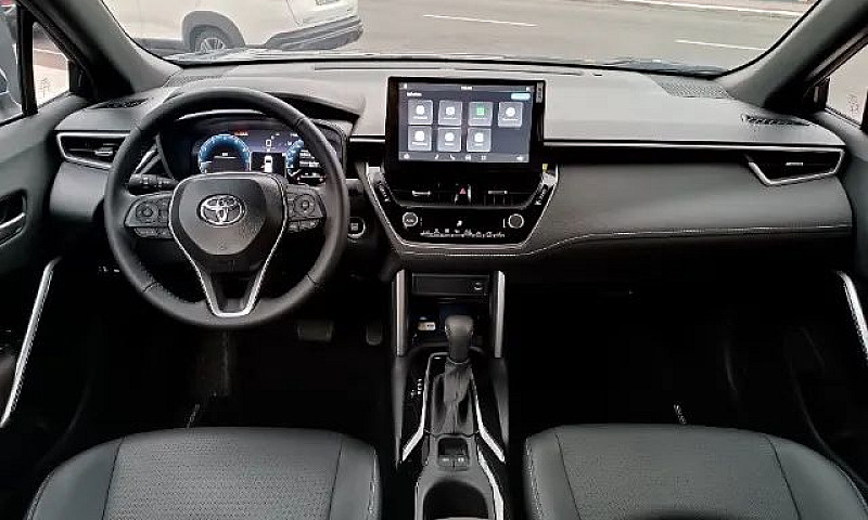 Toyota Corolla Cross...