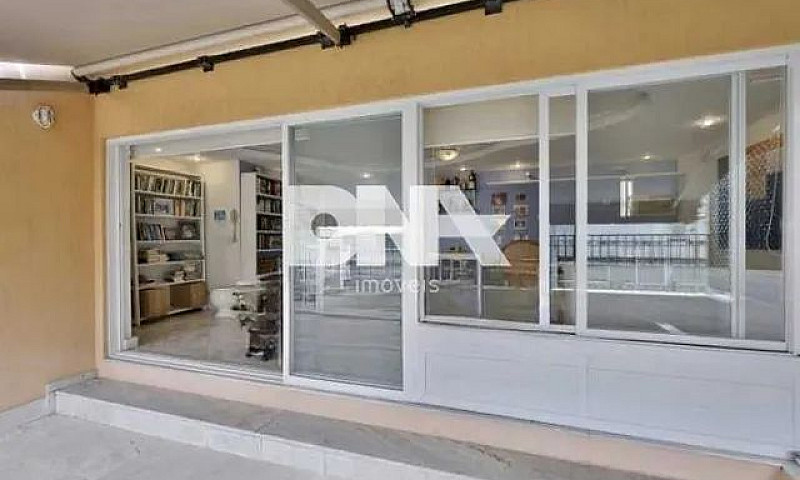 Apartamento-À Venda-...