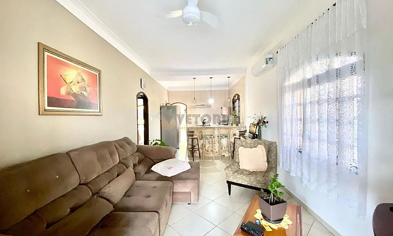Casa Com 3 Dormitóri...