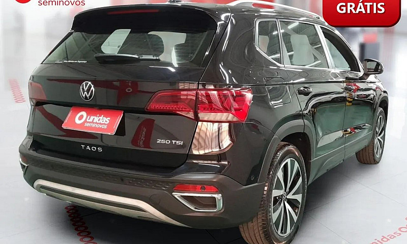 Volkswagen Taos 2023...