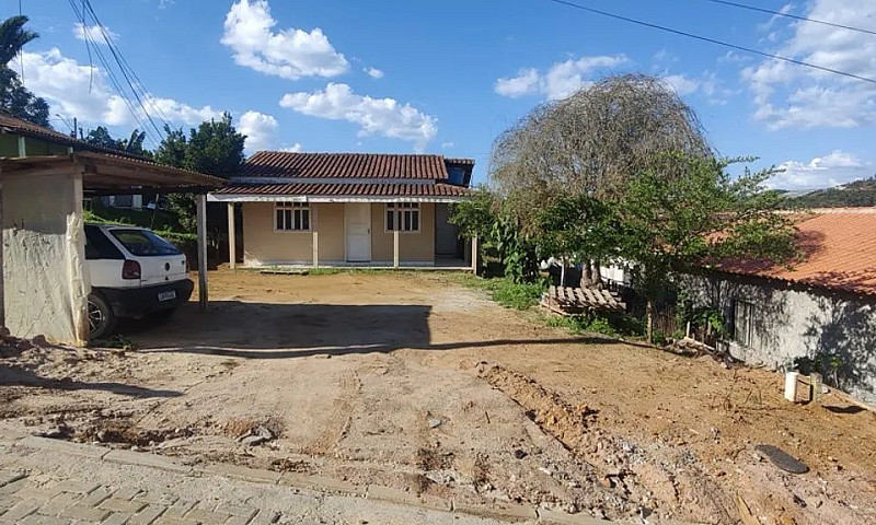 Vende-Se Casa Em Alt...