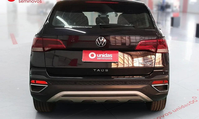 Volkswagen Taos 2023...