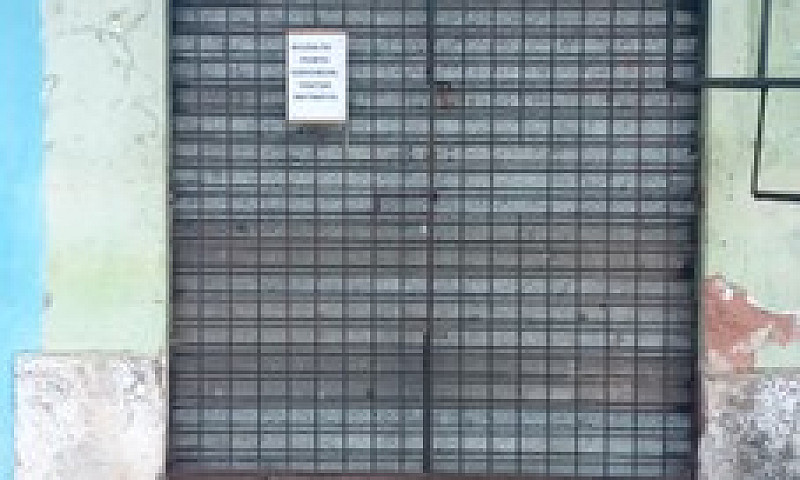 Aluga Se Uma Casa Co...
