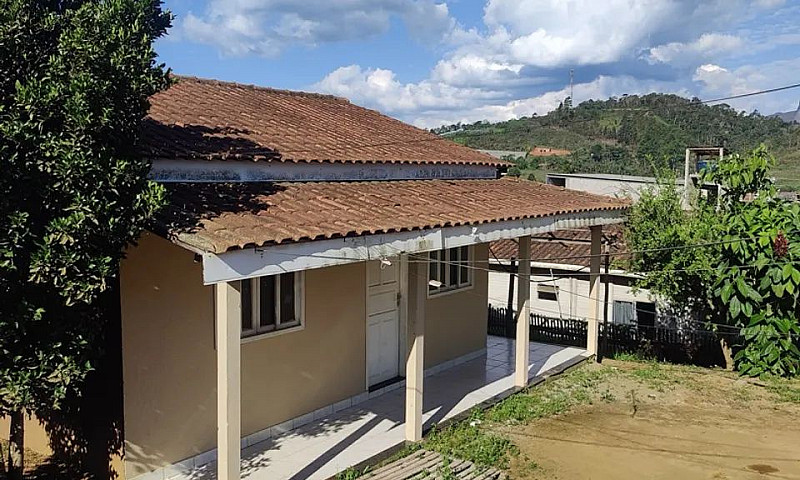 Vende-Se Casa Em Alt...