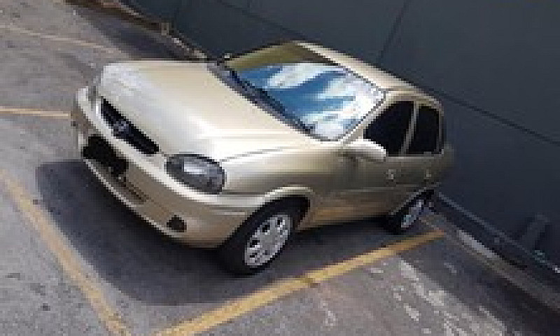 Vende Se Corsa Sedan...