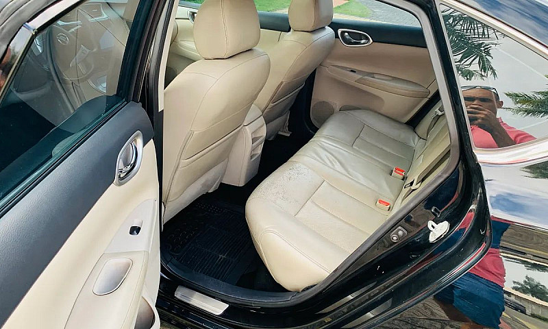 Nissan Sentra Unique...