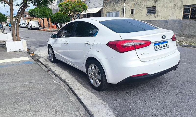 Kia Motors Cerato 1....