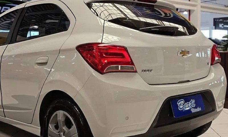 Chevrolet Onix Hatch...