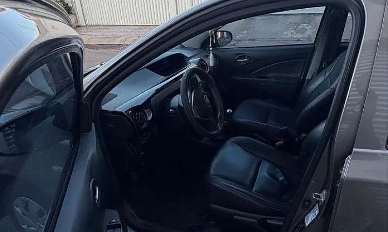Toyota Etios X 1.3 F...