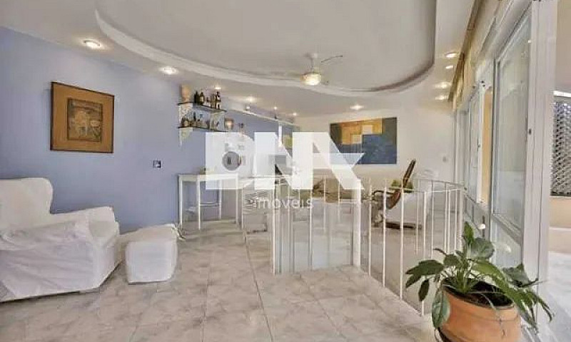 Apartamento-À Venda-...