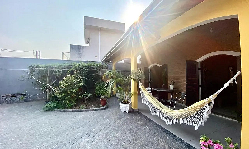 Casa Com 3 Dormitóri...