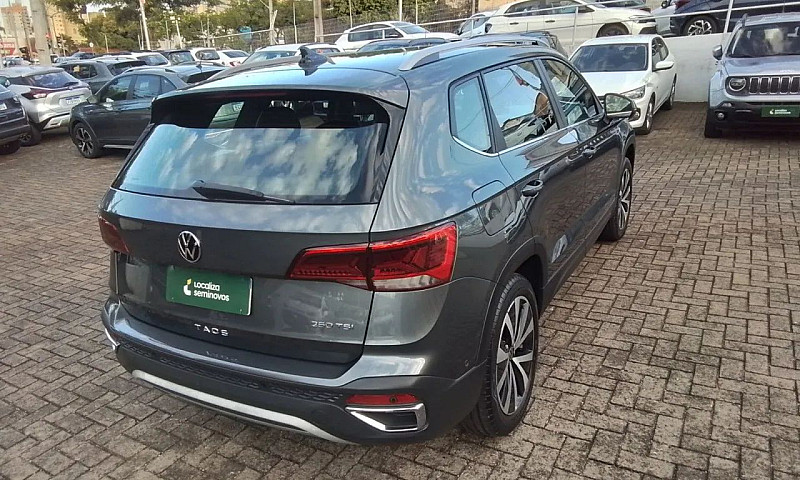 Volkswagen Taos 2023...
