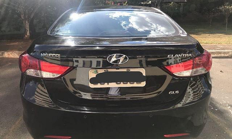 Hyundai Elantra 2013...