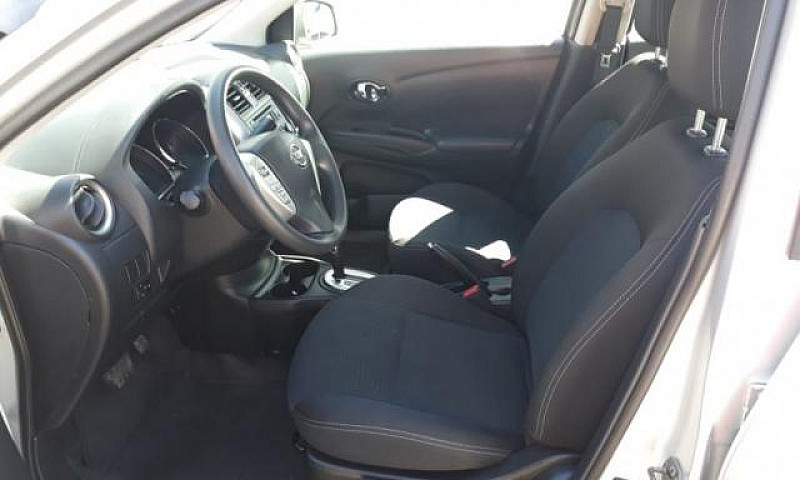 Nissan Versa Versa S...