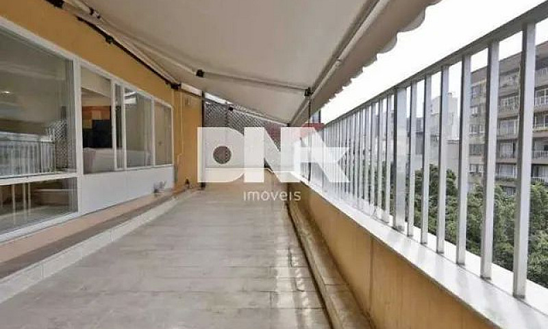 Apartamento-À Venda-...