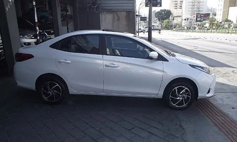 Toyota Yaris Sedan X...