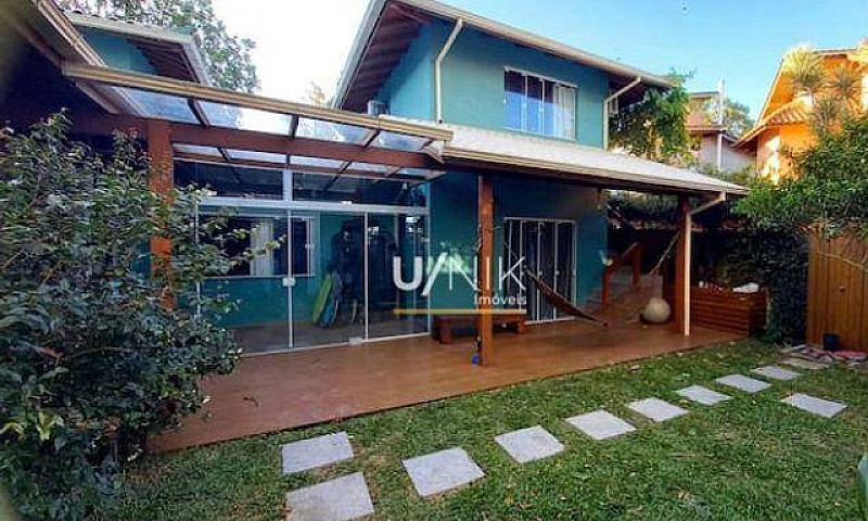 Casa Com 4 Dormitóri...