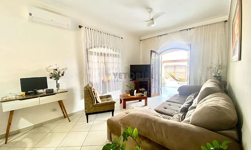 Casa Com 3 Dormitóri...
