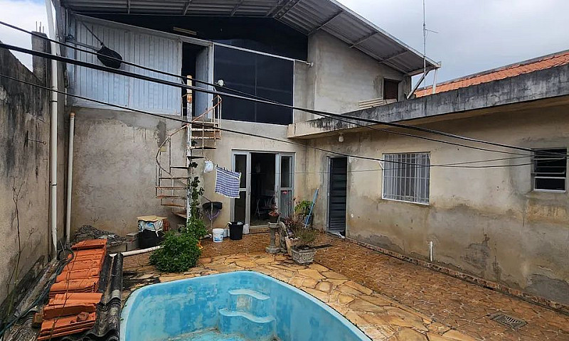 Casa Com Salão Comer...