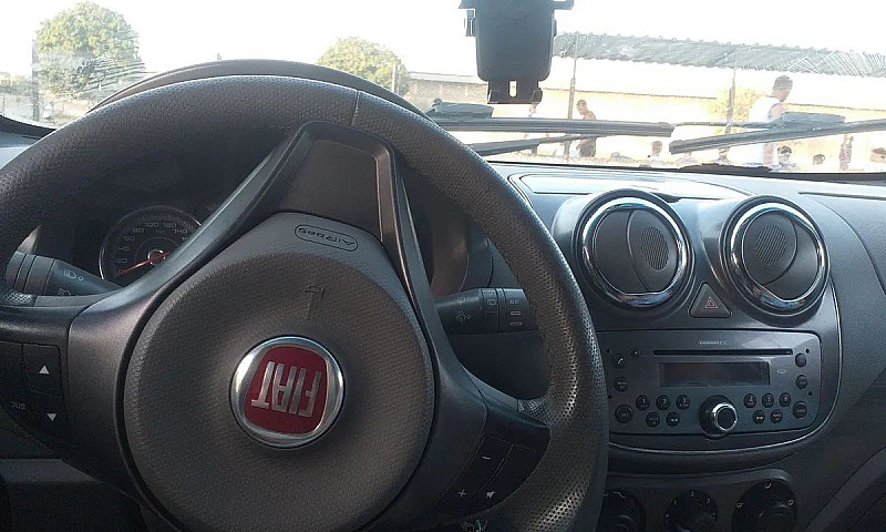 Fiat Palio Essence 1...