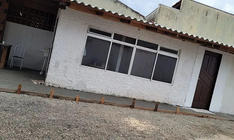 Casa Com Um Quarto A...
