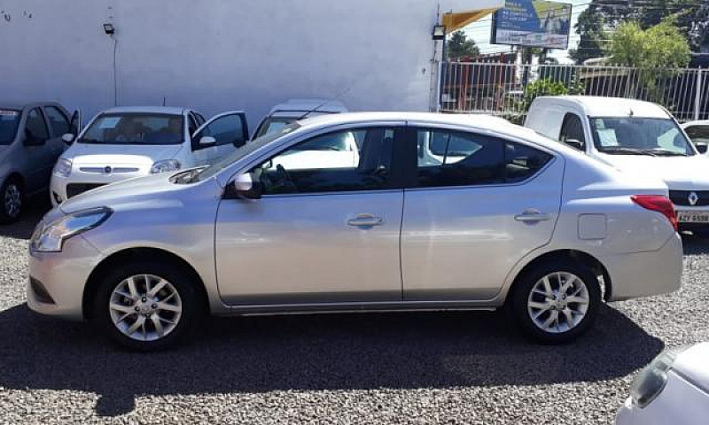 Nissan Versa Versa S...