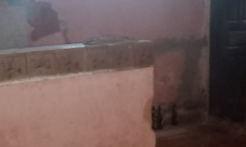 Aluga Se Uma Casa Co...