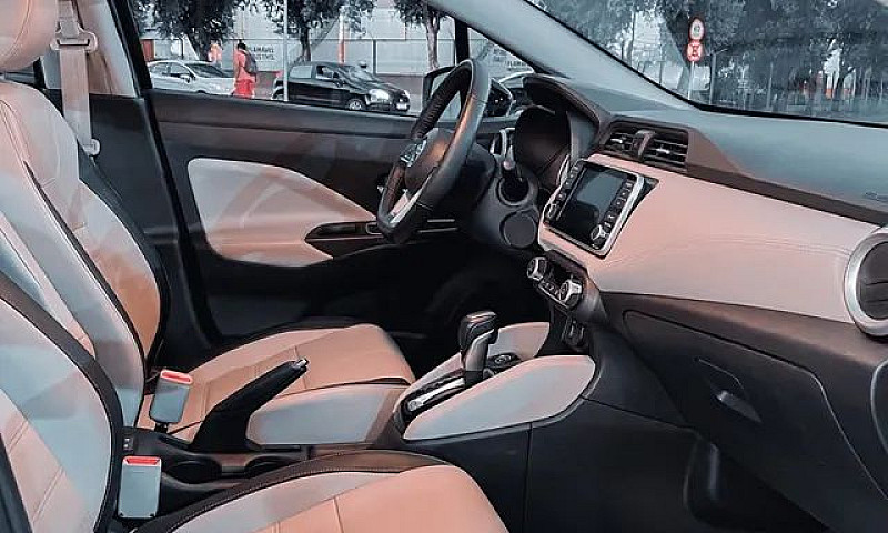 Nissan Versa Exclusi...