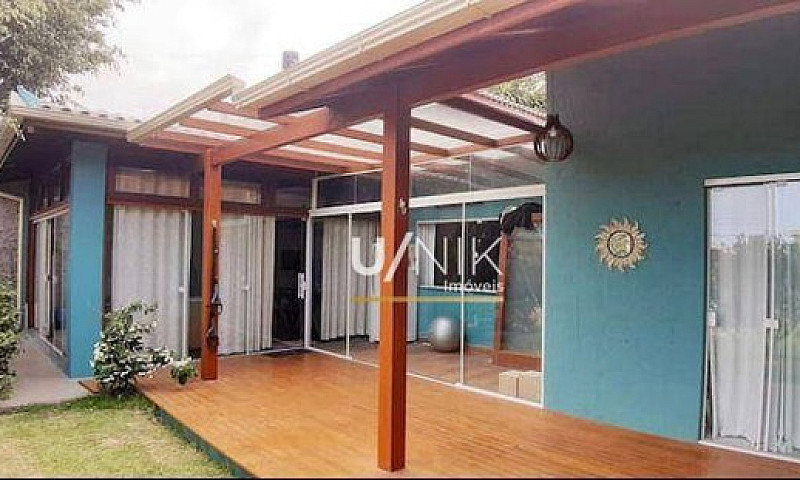 Casa Com 4 Dormitóri...