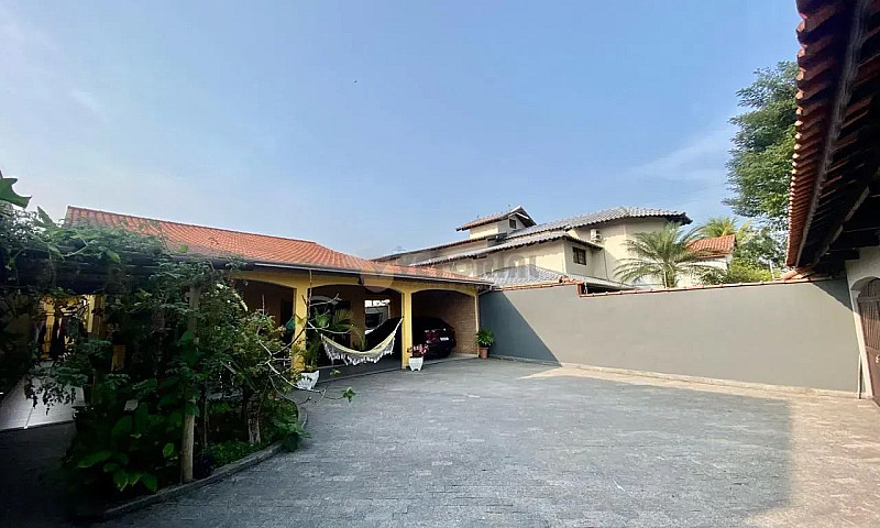 Casa Com 3 Dormitóri...