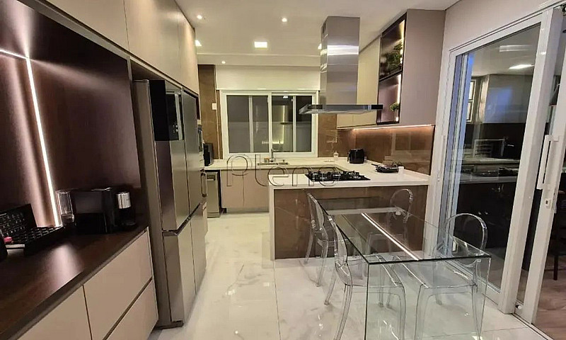 Sobrado À Venda Em C...