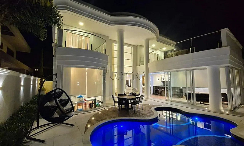 Sobrado À Venda Em C...