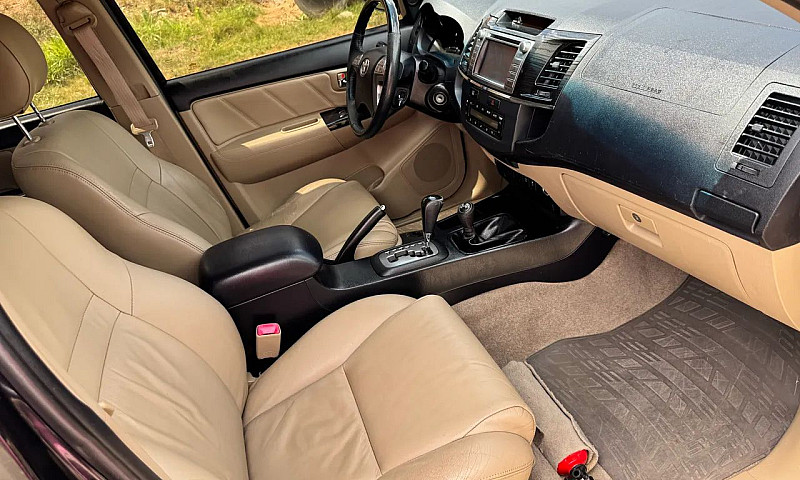 Toyota Hilux Sw4 Srv...