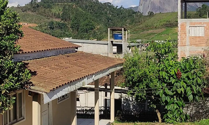 Vende-Se Casa Em Alt...