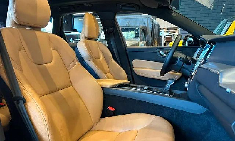 Volvo Xc 60 T-5 Mome...
