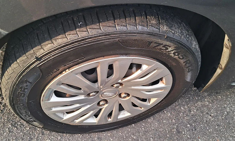 Ford Ka+ Sedan 1.0 T...