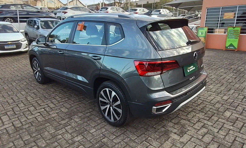 Volkswagen Taos 2023...
