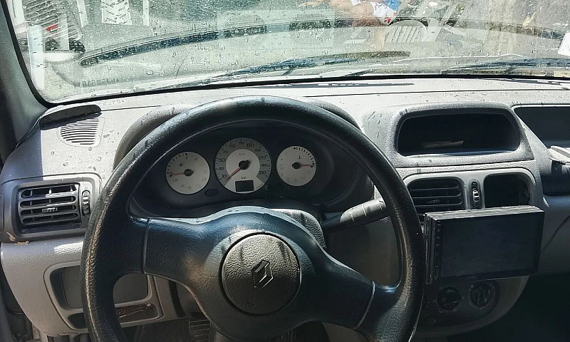 Renault Clio Authent...