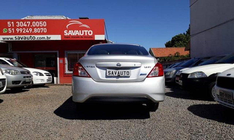 Nissan Versa Versa S...