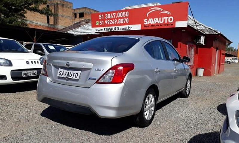 Nissan Versa Versa S...