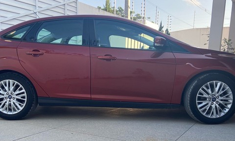 Focus Fastback Sedan...
