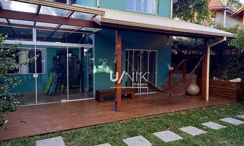 Casa Com 4 Dormitóri...