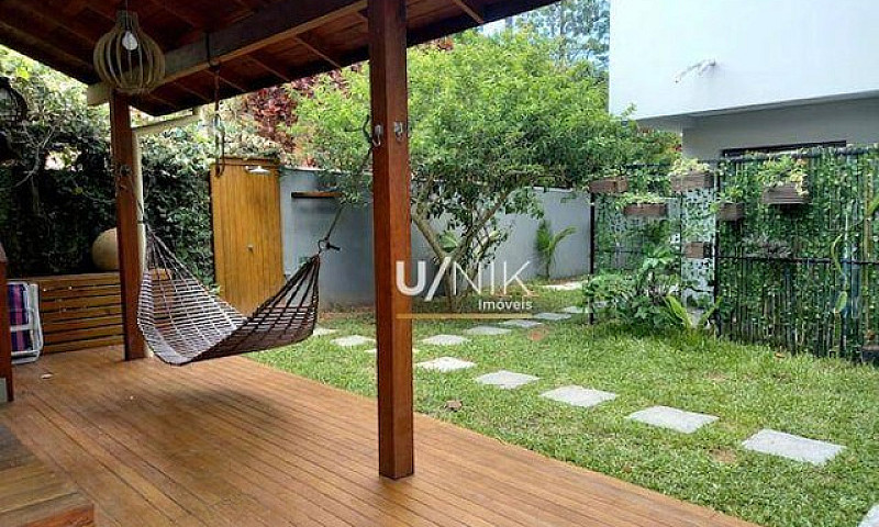 Casa Com 4 Dormitóri...