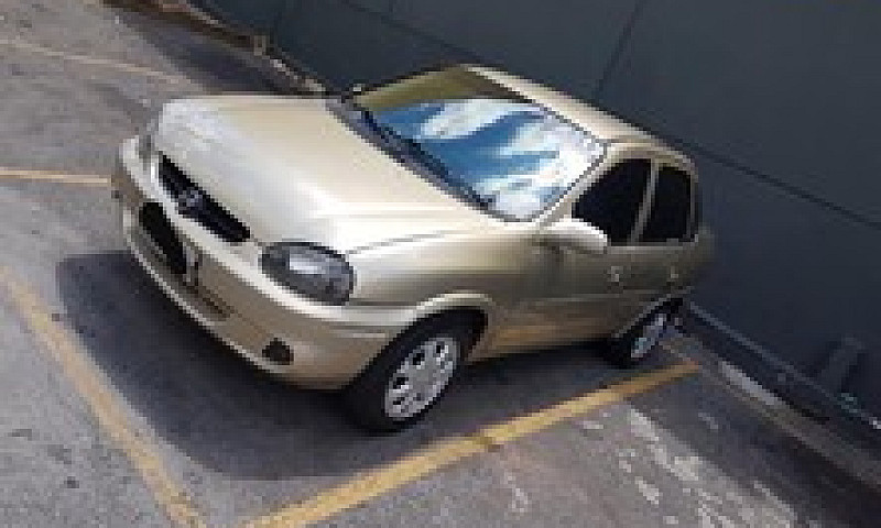 Vende Se Corsa Sedan...