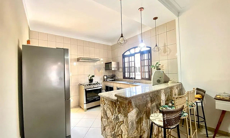 Casa Com 3 Dormitóri...