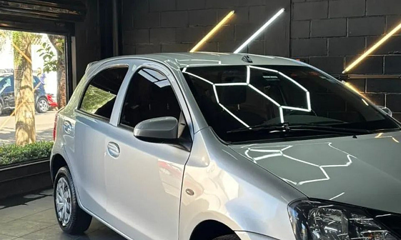 Toyota Etios X 1.3 F...