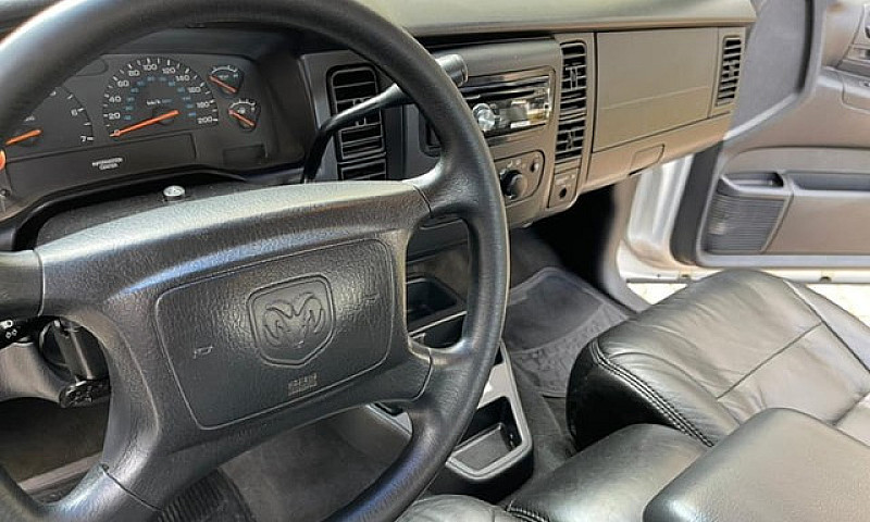 Dodge Dakota R/T V-8...