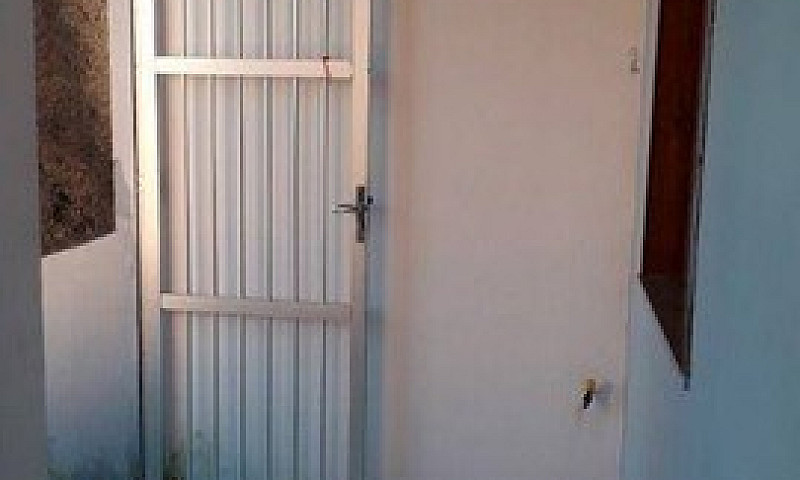 Casa Com 2 Dormitóri...